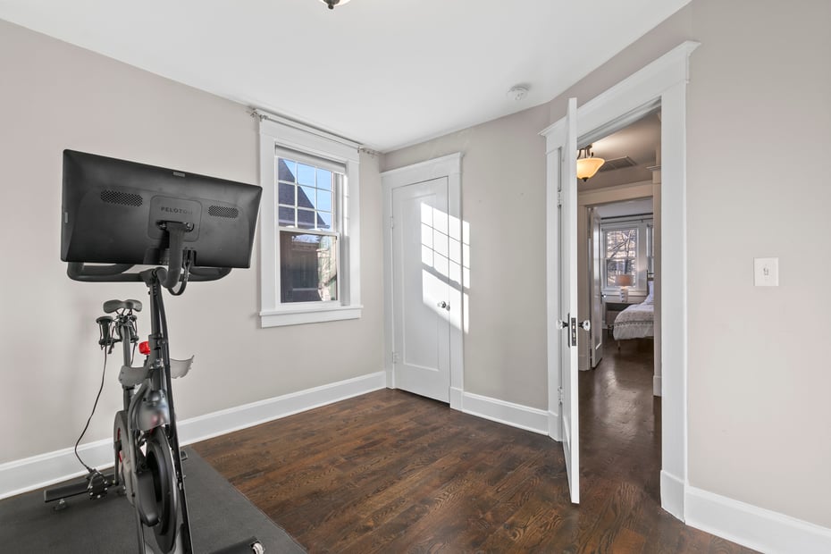890 Elm Street Photo 17