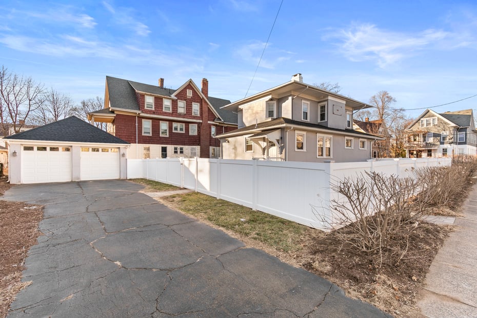 890 Elm Street Photo 26