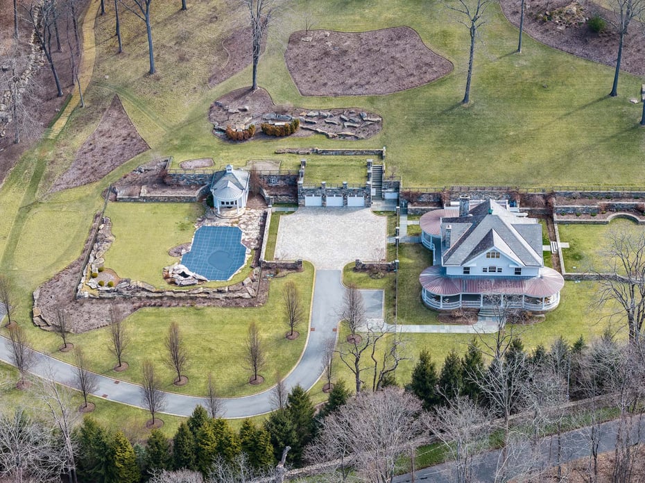402 Sarles Street Photo 3