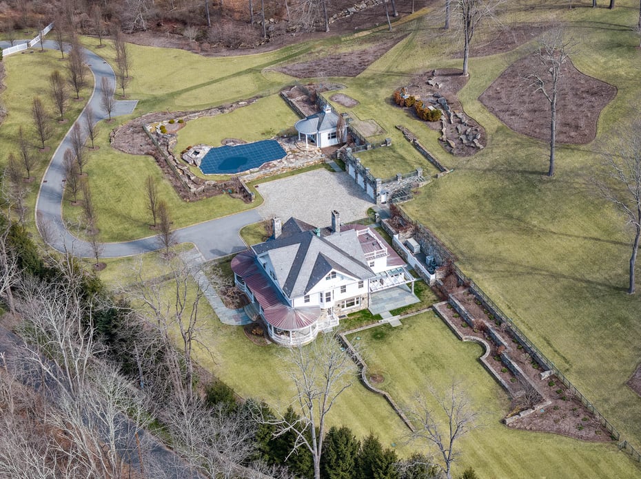 402 Sarles Street Photo 4