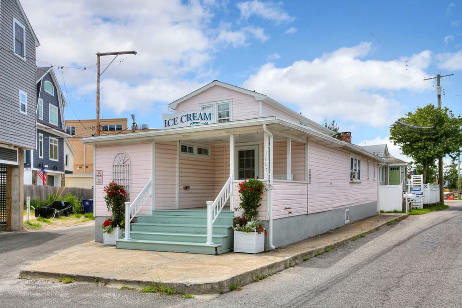 1007 Fairfield Beach Road Photo 2