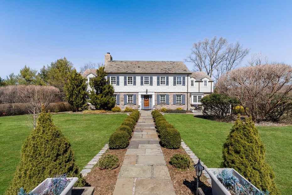 31 Colonial Road Photo 1
