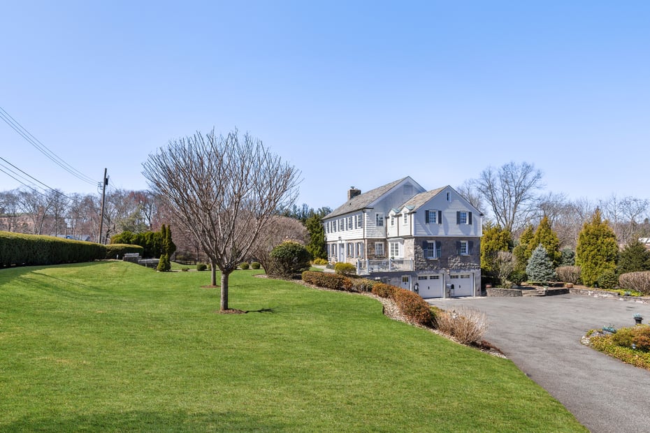 31 Colonial Road Photo 2