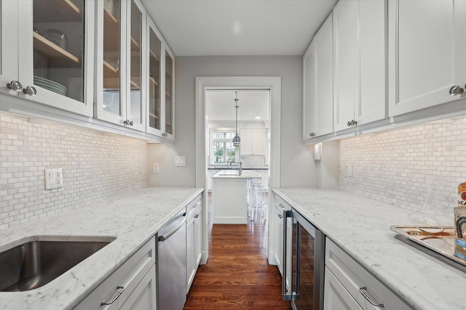 803 Oakwood Road Photo 8