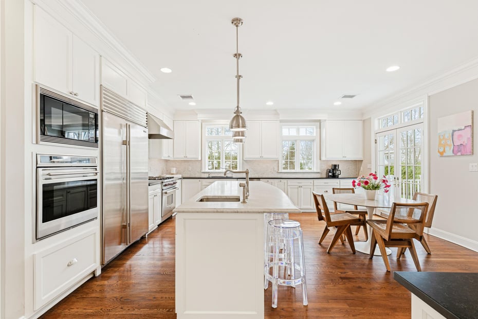 803 Oakwood Road Photo 9