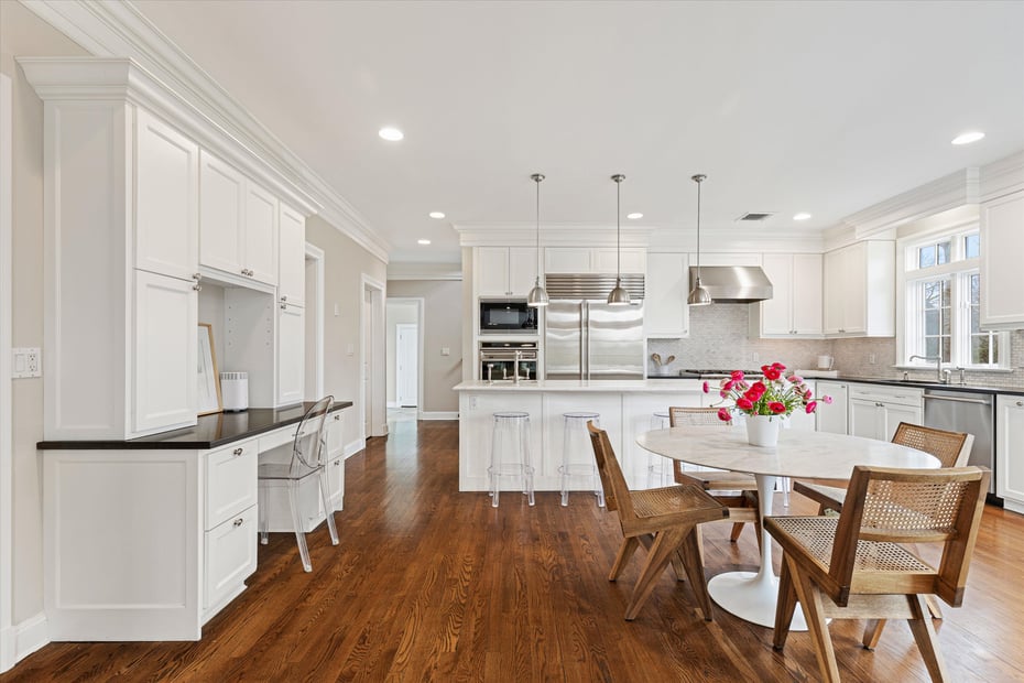 803 Oakwood Road Photo 10