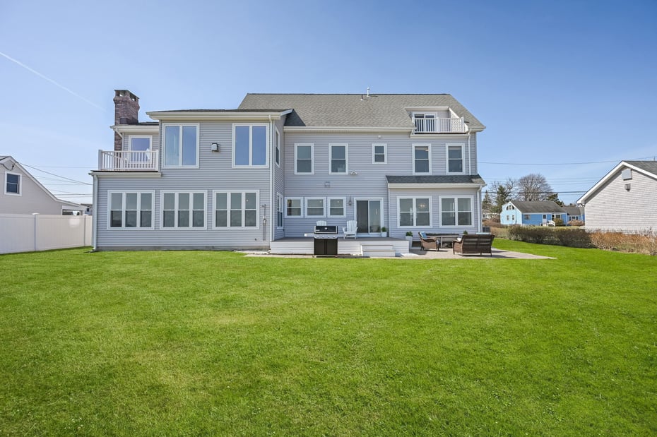 586 Riverdale Drive Photo 1