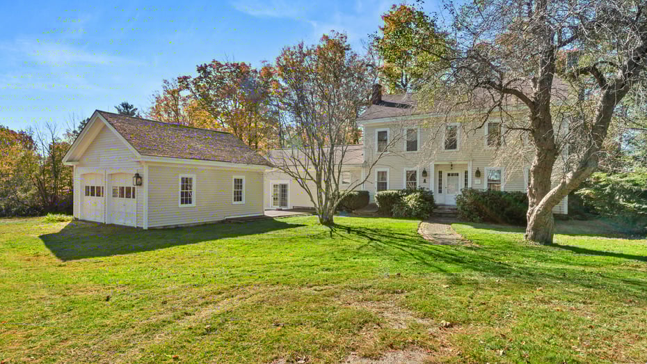 191 Sandisfield Rd Photo 2