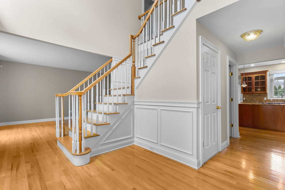 546 White Plains Road Photo 3