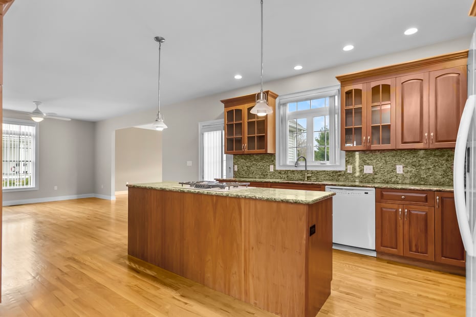 546 White Plains Road Photo 6