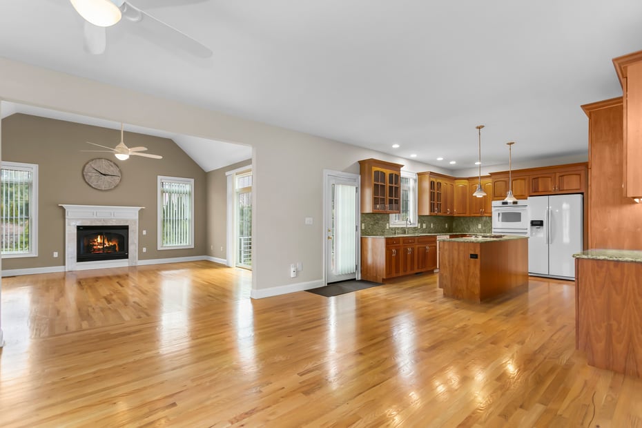 546 White Plains Road Photo 7