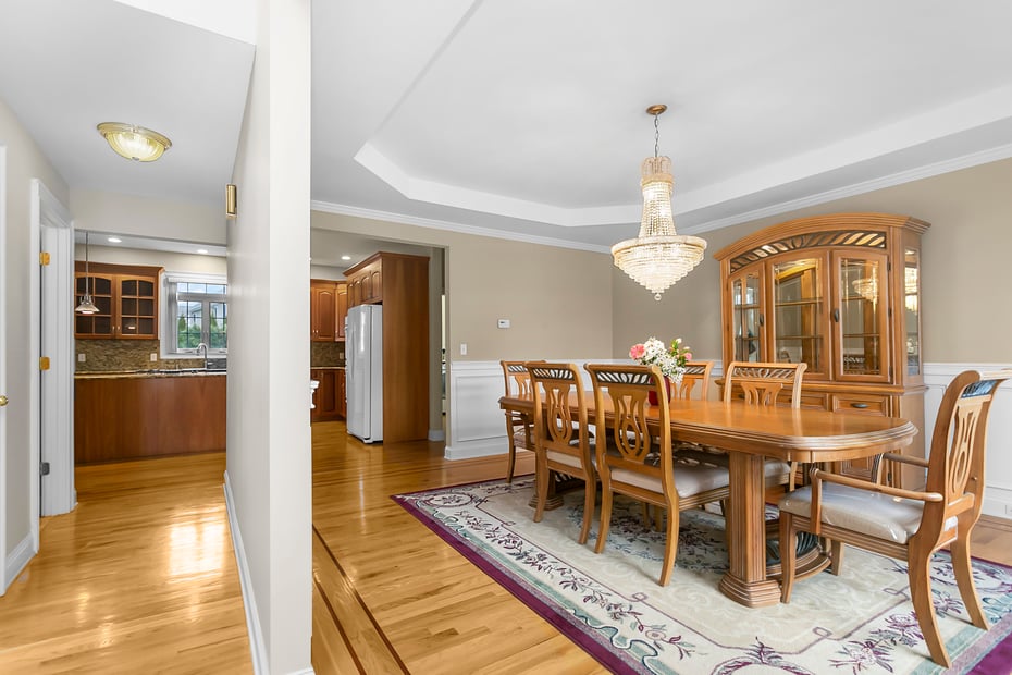 546 White Plains Road Photo 8