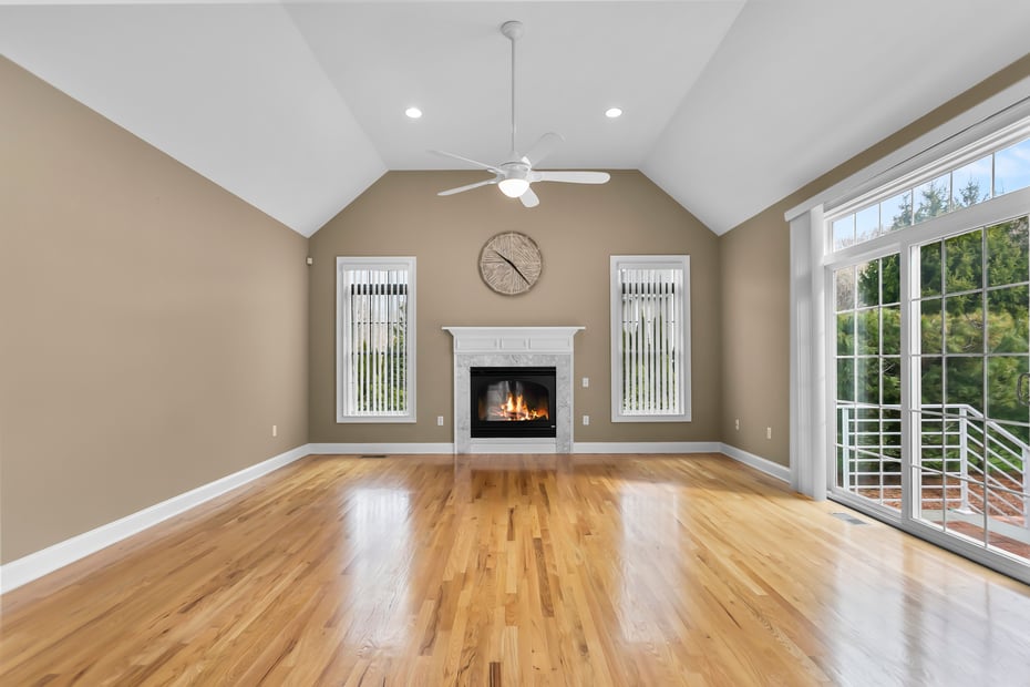 546 White Plains Road Photo 14