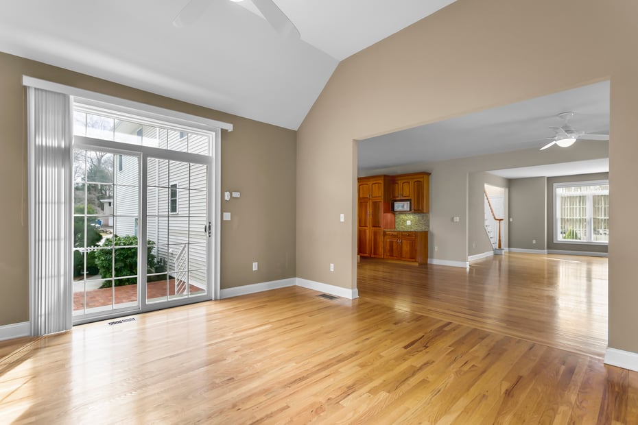 546 White Plains Road Photo 15