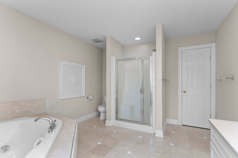 546 White Plains Road Photo 23