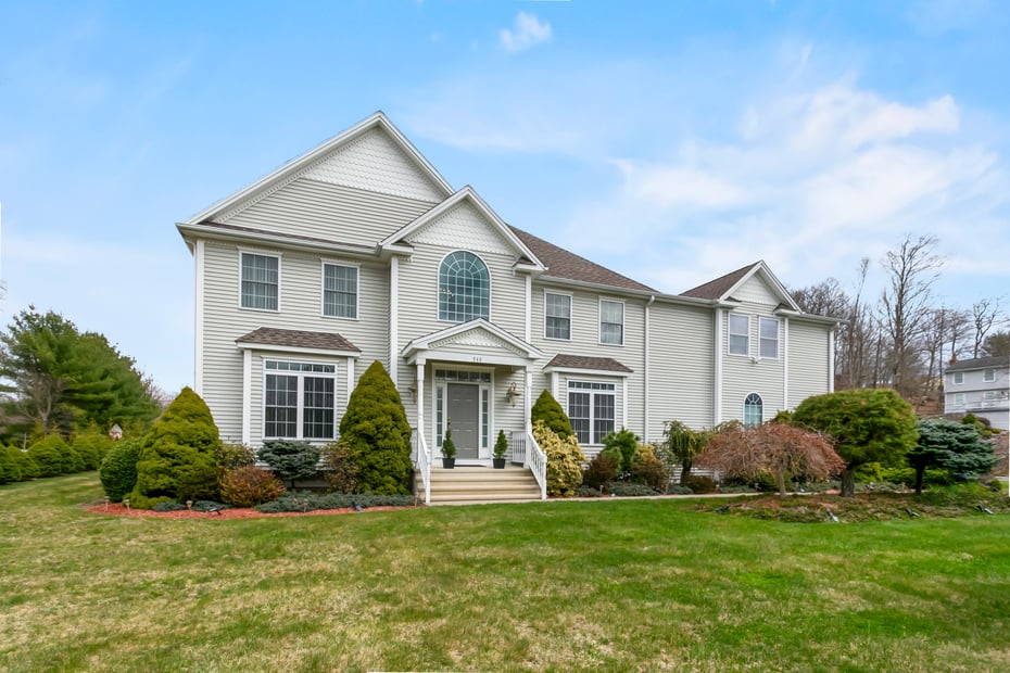 546 White Plains Road Photo 25