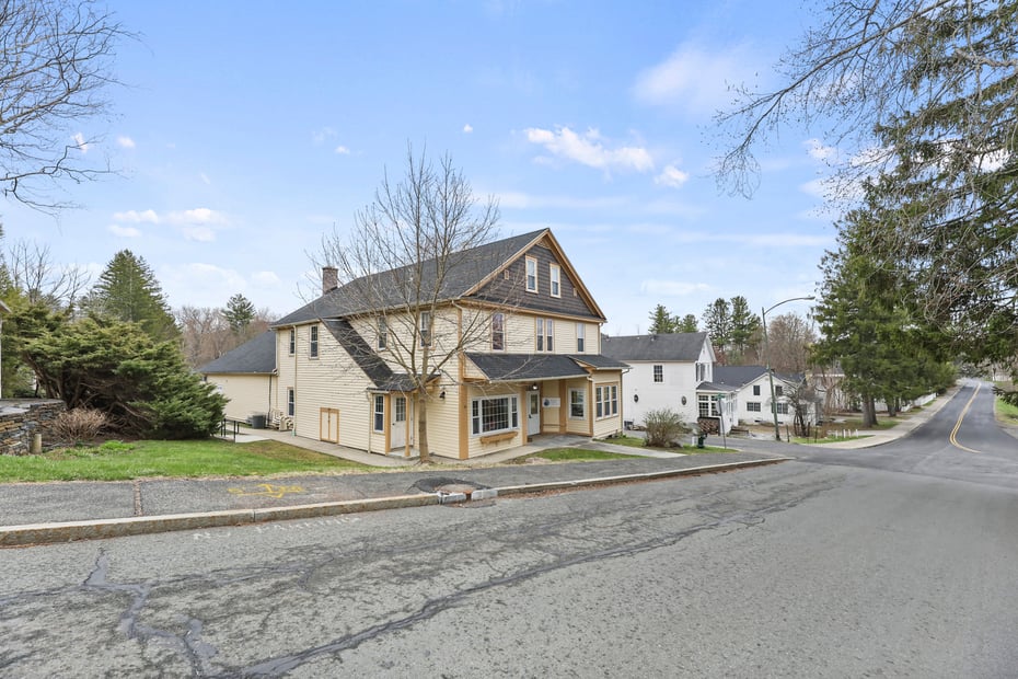 14 Pine St Photo 17
