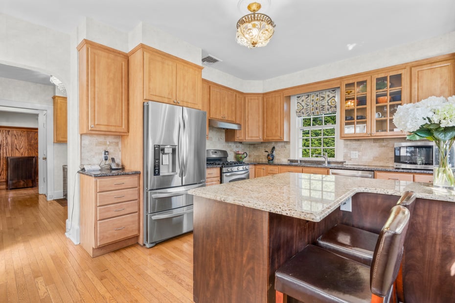 4610 Boston Post Road Photo 9