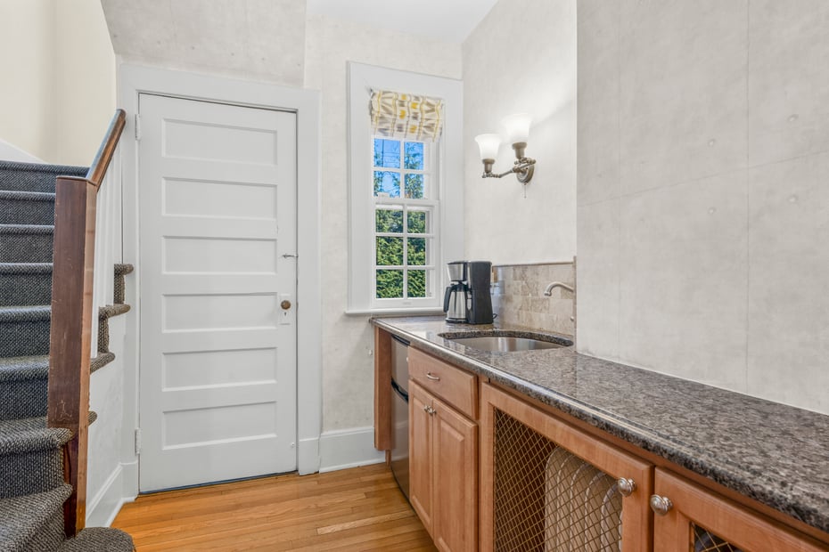 4610 Boston Post Road Photo 12