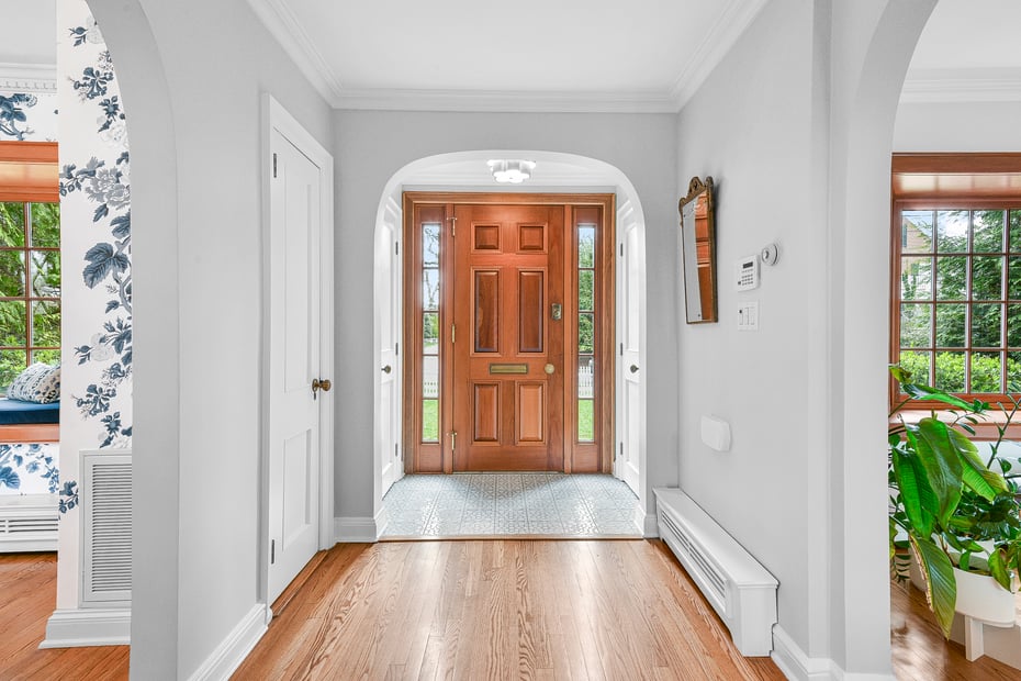 16 Locust Avenue Photo 3
