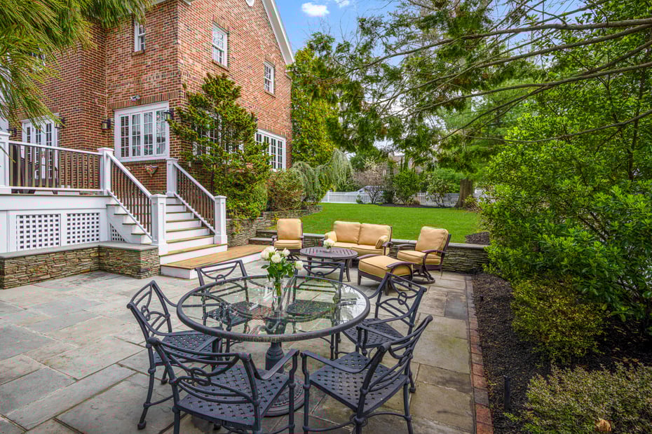 16 Locust Avenue Photo 23