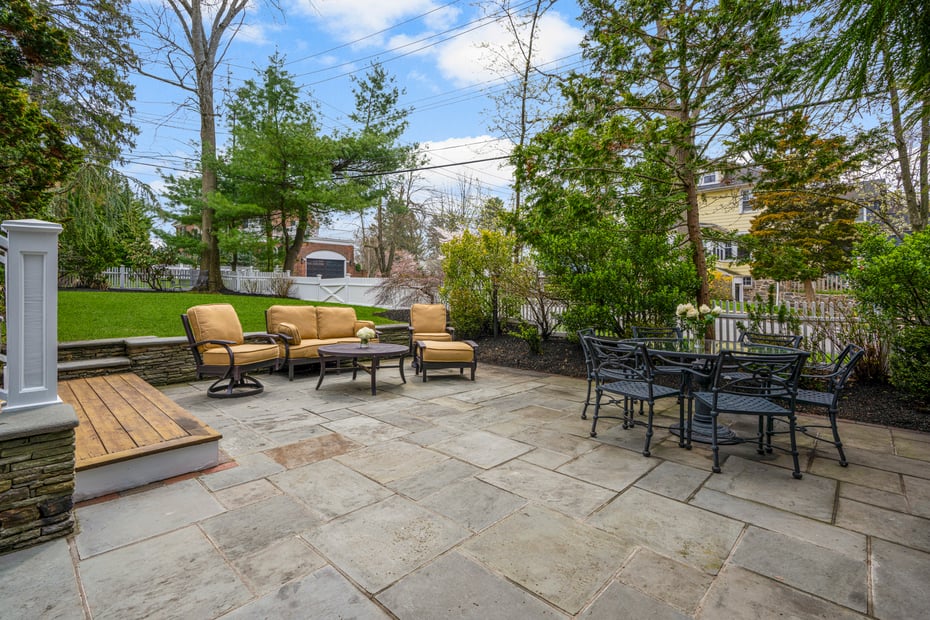 16 Locust Avenue Photo 24