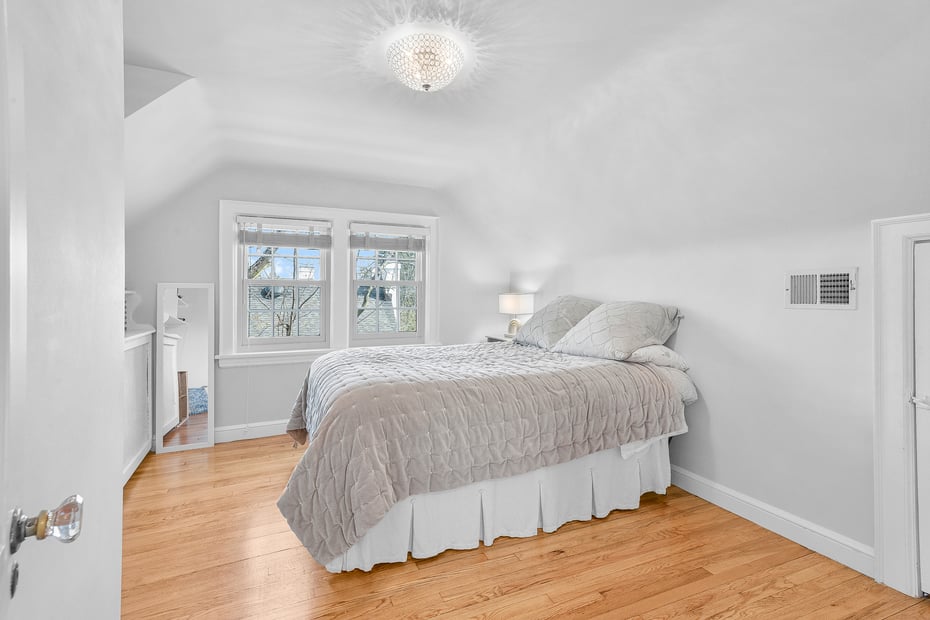 16 Locust Avenue Photo 37