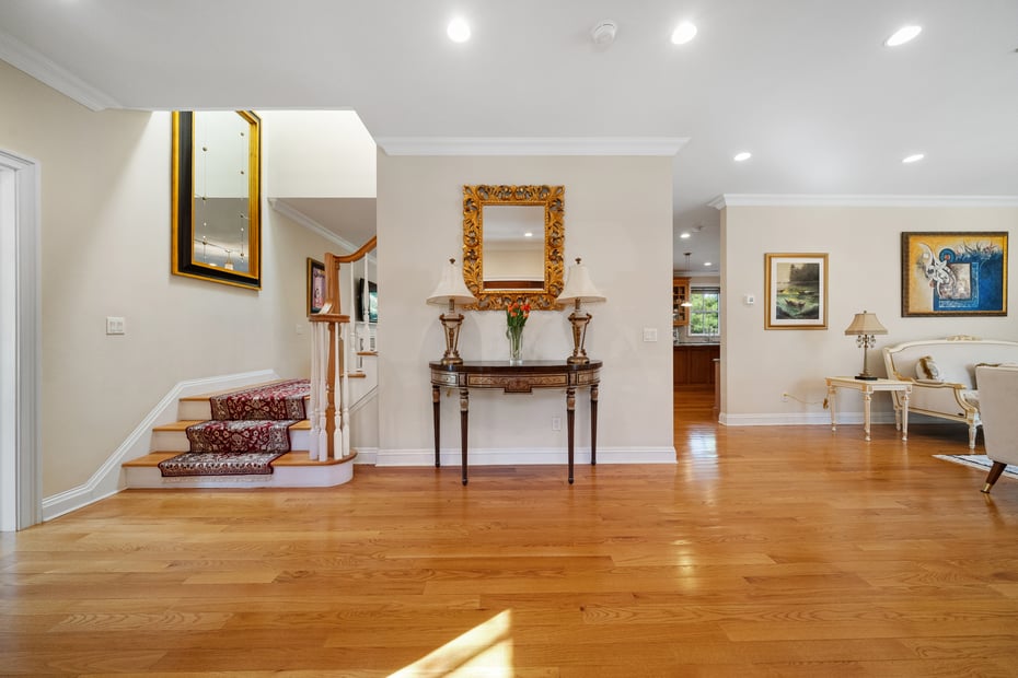 10 Sylvia Avenue Photo 4