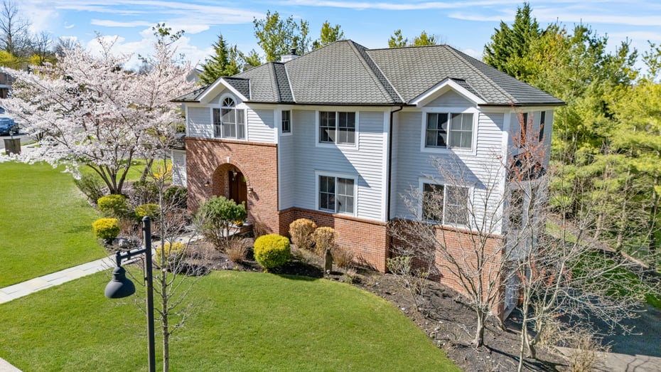 10 Sylvia Avenue Photo 3