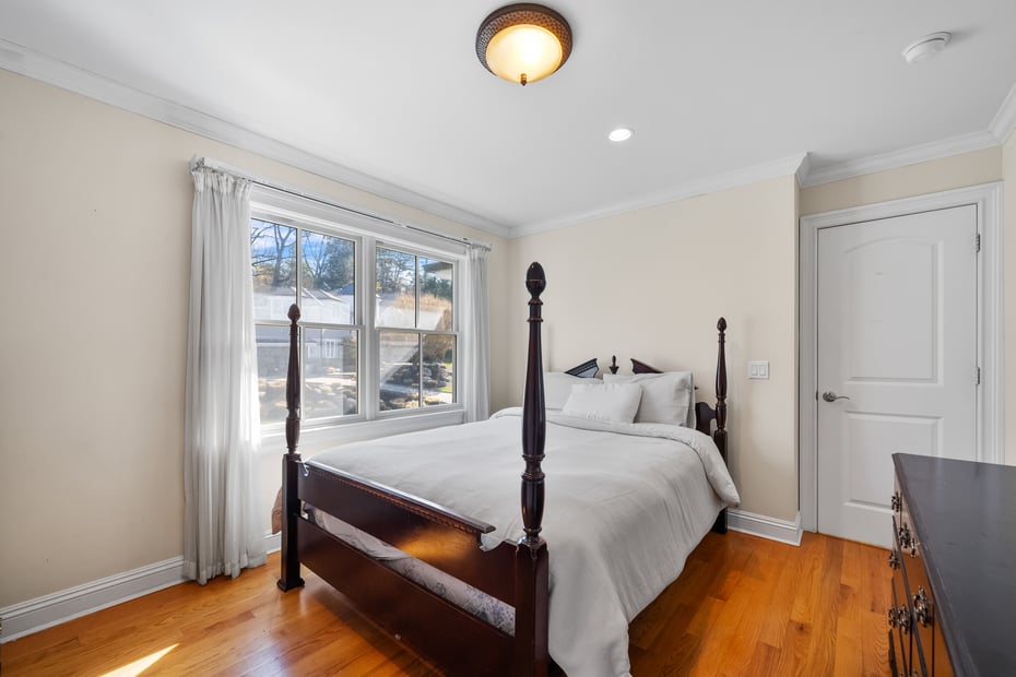 10 Sylvia Avenue Photo 31