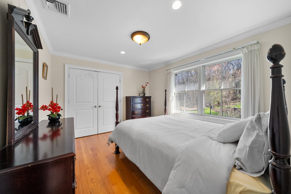 10 Sylvia Avenue Photo 32