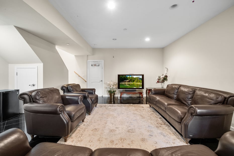 10 Sylvia Avenue Photo 38