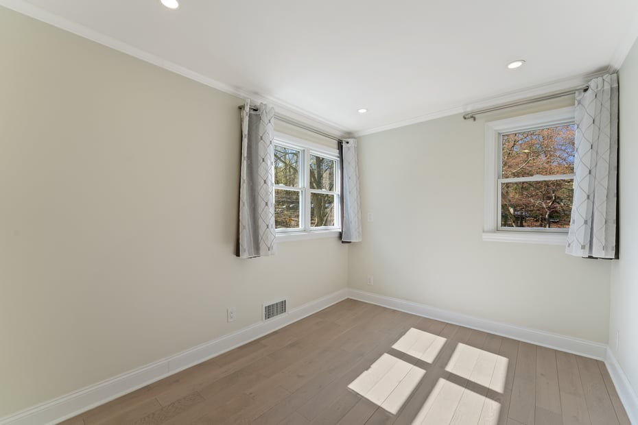 215 Benedict Avenue Photo 12