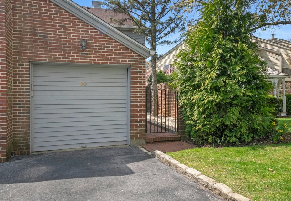60 Waterside Close Photo 2