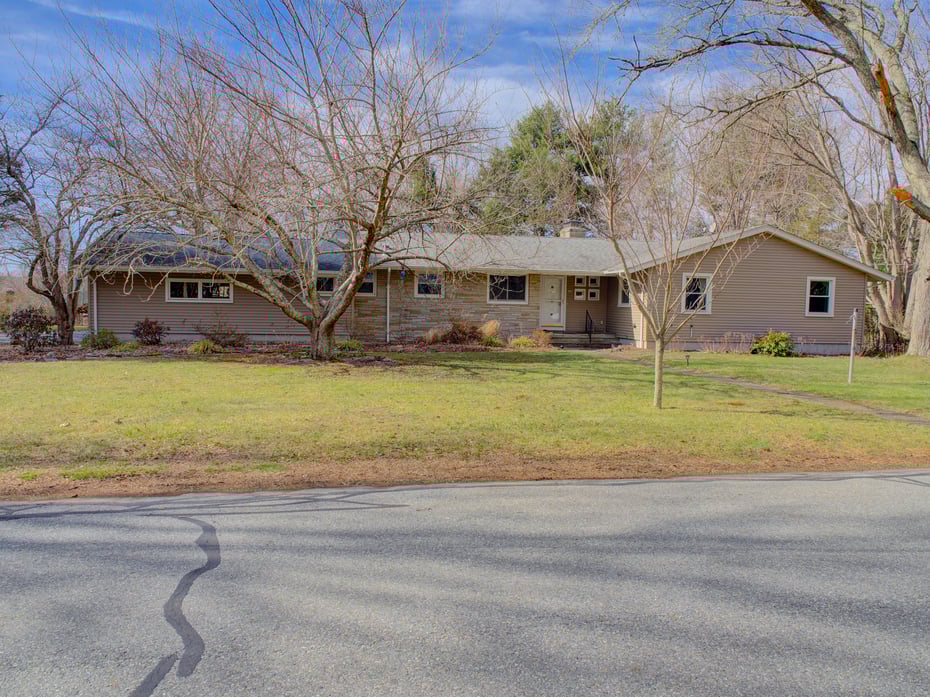 35 Woodridge Circle Photo 1