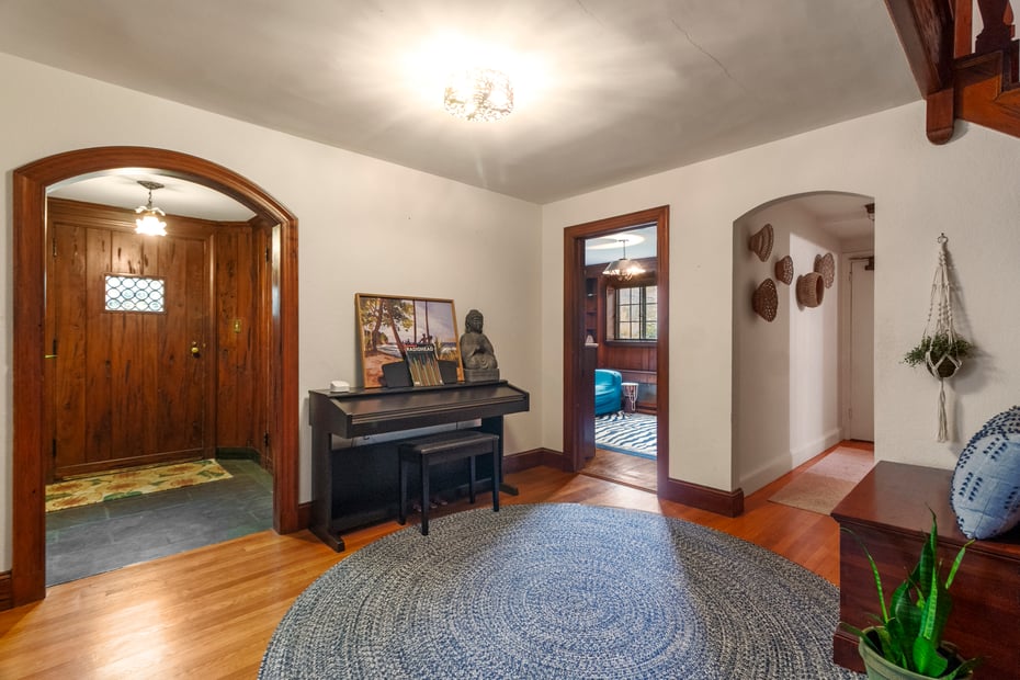 386 Bloomfield Avenue Photo 8