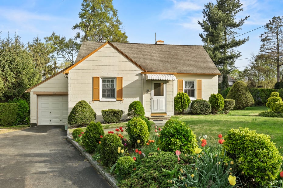 72 Quintard Drive Photo 1