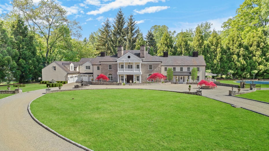 637 Valley Road Photo 3