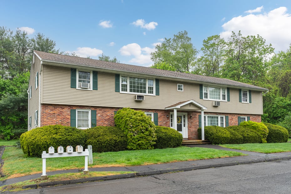 1789 Foxon Road  #APT 7B Photo 3