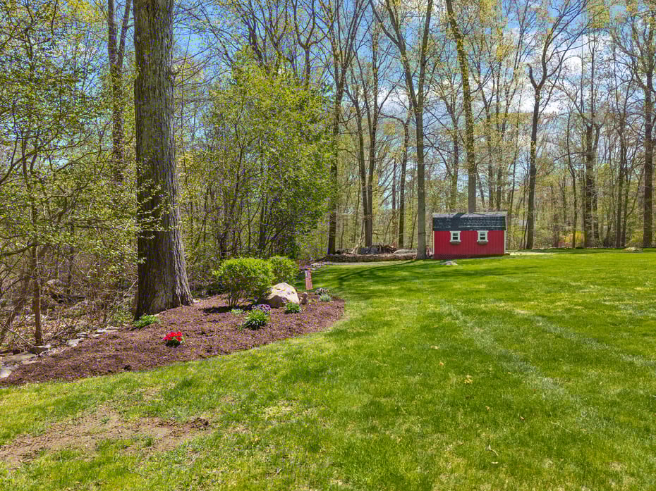 8 Dean Road Photo 36