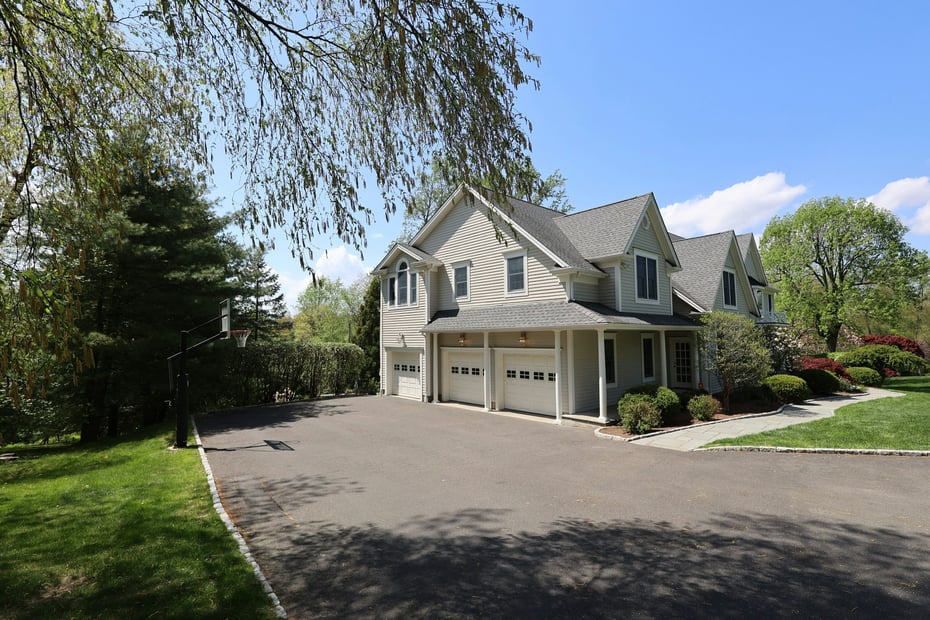 110 Nursery Road Photo 4