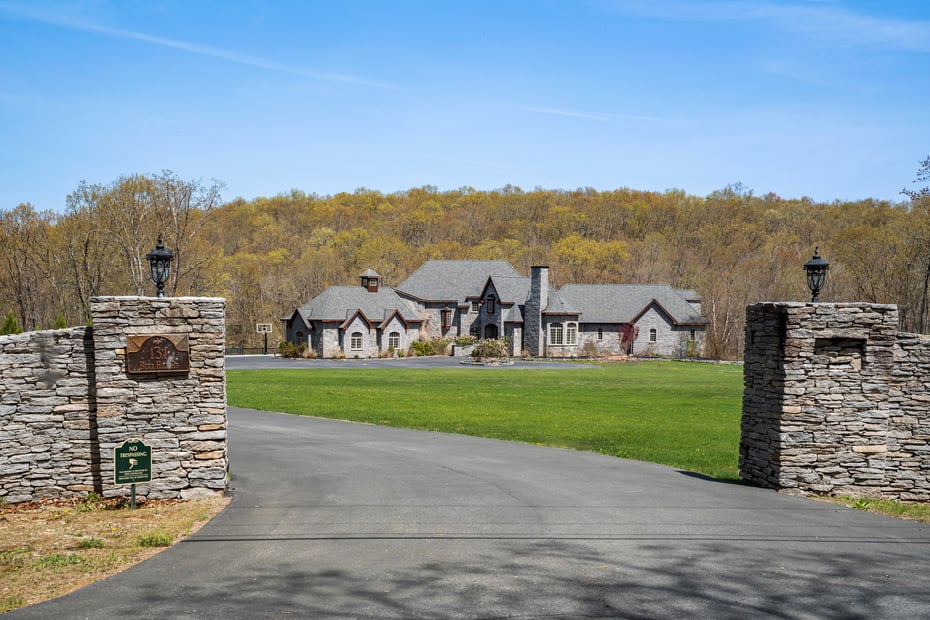 131 Burr Hill Road Photo 1