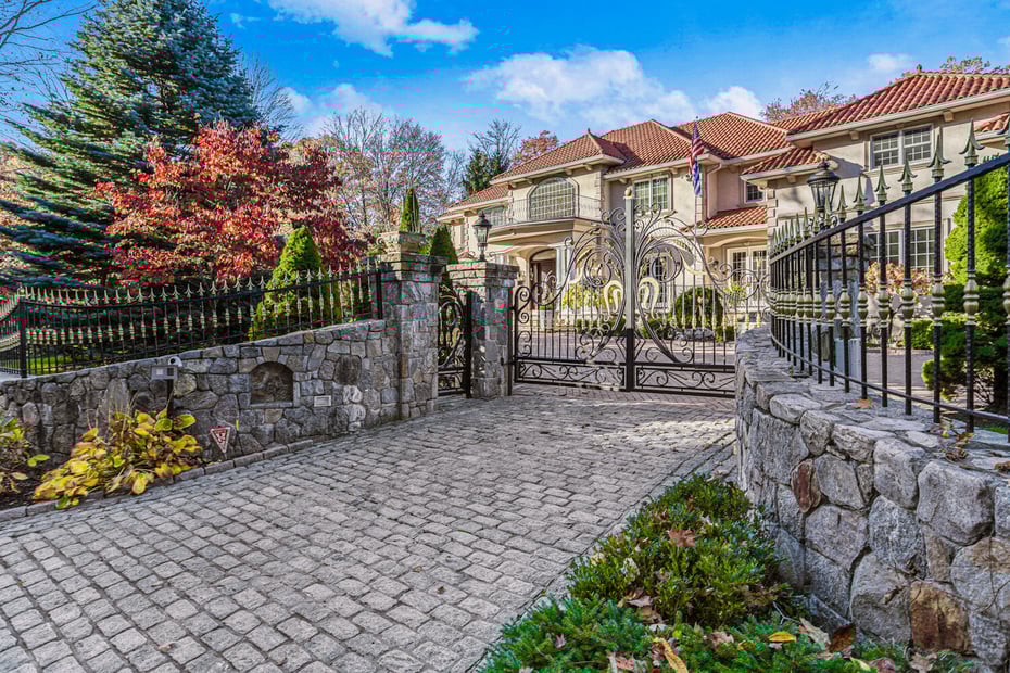 79 Comstock Hill Avenue Photo 3