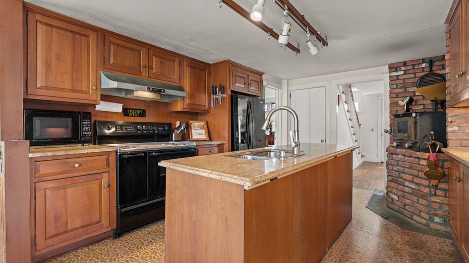 6 Tyringham Rd Photo 7