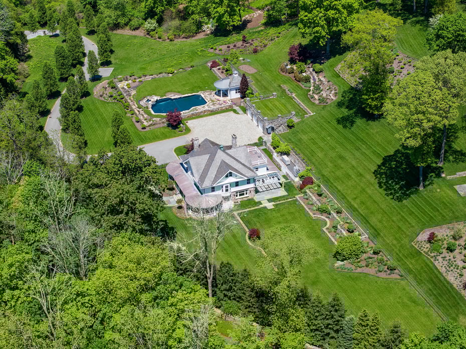 402 Sarles Street Photo 6