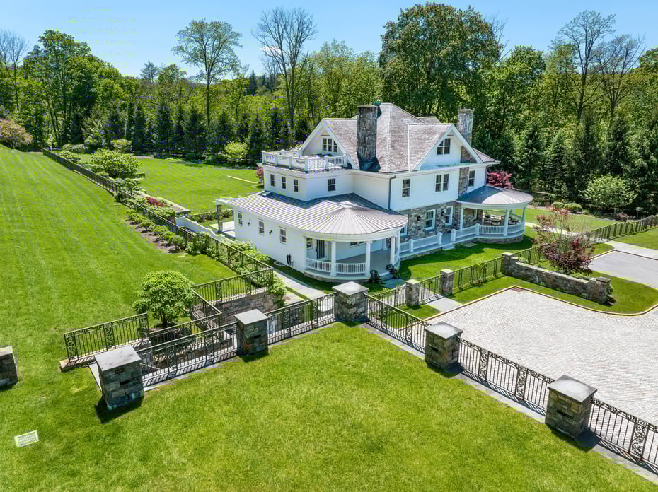 402 Sarles Street Photo 3