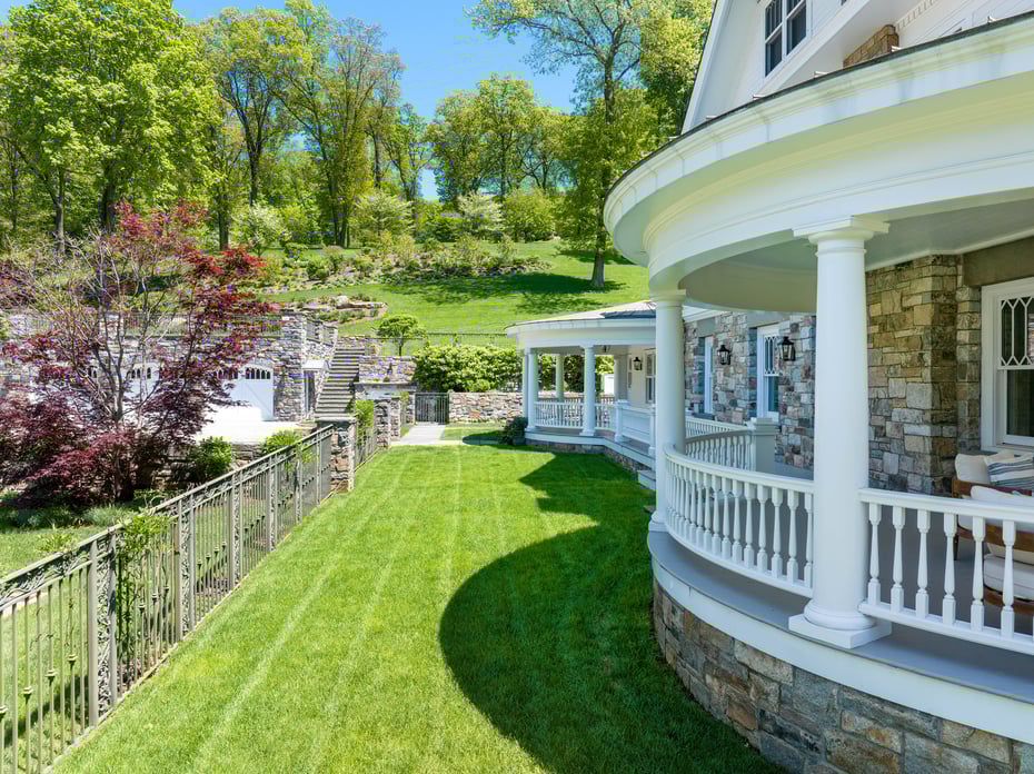 402 Sarles Street Photo 8
