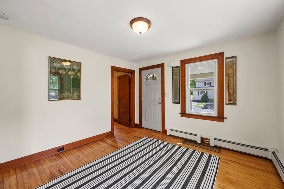 41 Pine St Photo 6