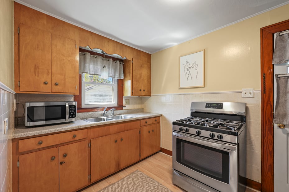 41 Pine St Photo 13