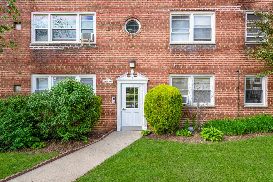 1 Leewood Circle  #2R Photo 2